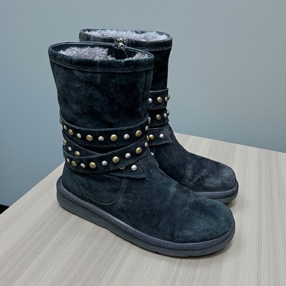 UGG Clovis Studded Zip Suede Sheepskin Short Boot in Black Women’s Size 6 - Picture 2 of 14